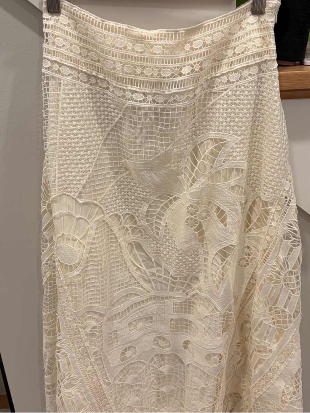 EUC FARM RIO ANTHROPOLOGIE Guipure White Maxi Skirt S Embroidered Cream Brazil - Picture 4 of 13